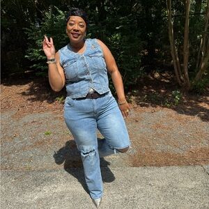 Meet your Posher, Ebony